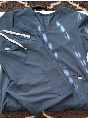 Women’s Figs Dark Harbor Scrub Set